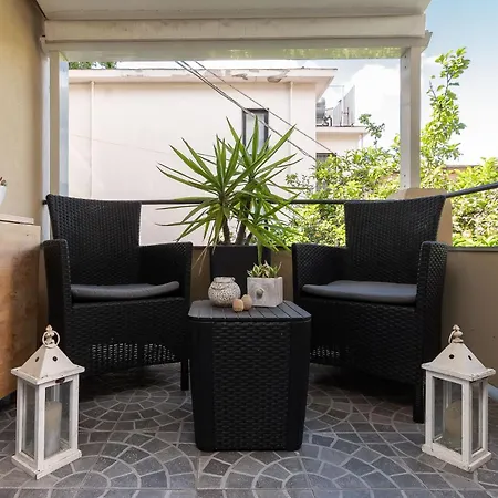 Apartment Palm & - *